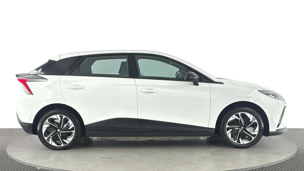 MG MG4 64Kwh Se Long Range Hatchback 2 BN23WOC White #3