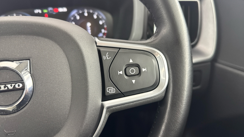 Volvo XC60 2.0 B4d R Design Awd Geartronic Red #40
