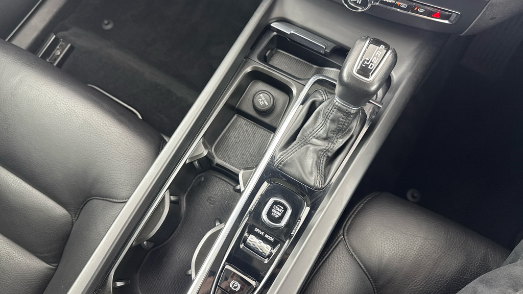 Volvo XC60 2.0 B4d R Design Awd Geartronic Red #38