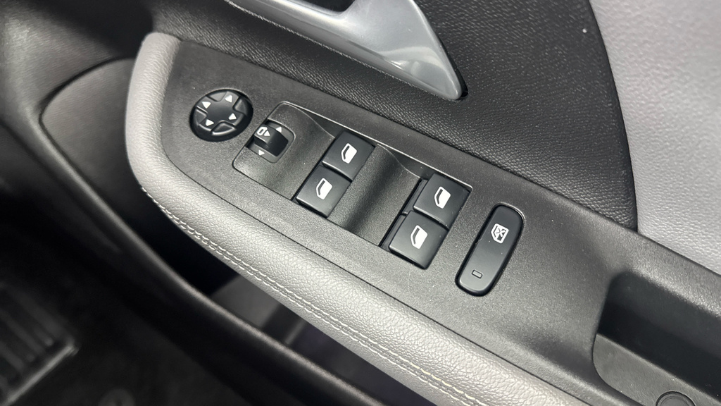 Vauxhall Mokka-e Mokka Sri Nav Premium Ev White #44