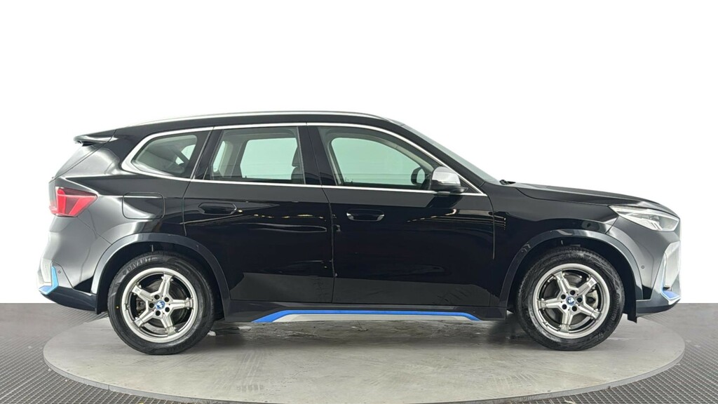 BMW iX1 30 66.5Kwh Xline Suv Xdrive 11K Black #3