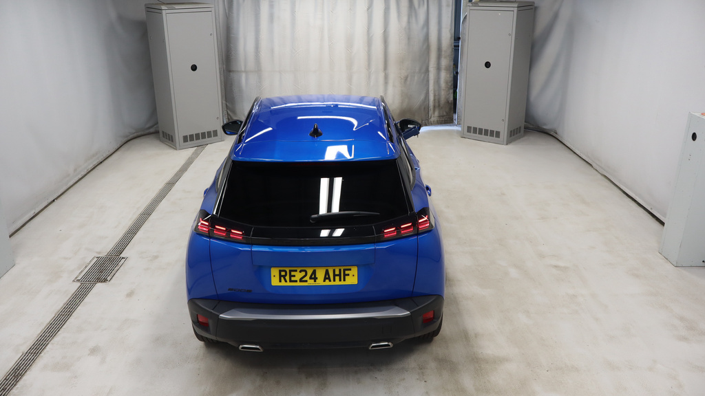 Peugeot 2008 Puretech Eat8 Ss Gt White #2