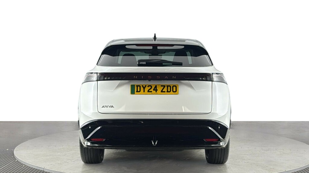 Nissan Ariya 87Kwh Evolve Suv 22Kw Charger 2 White #5