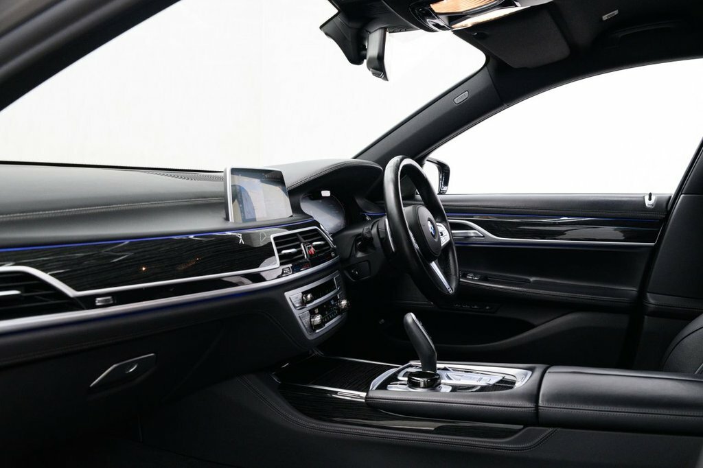 BMW 7 Series Saloon Silver #31