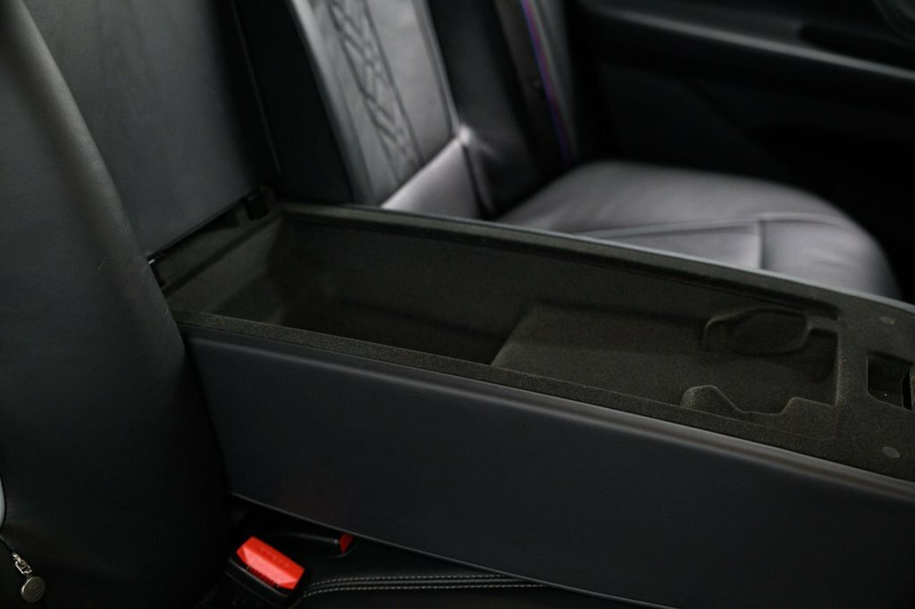 BMW 7 Series Saloon Silver #26