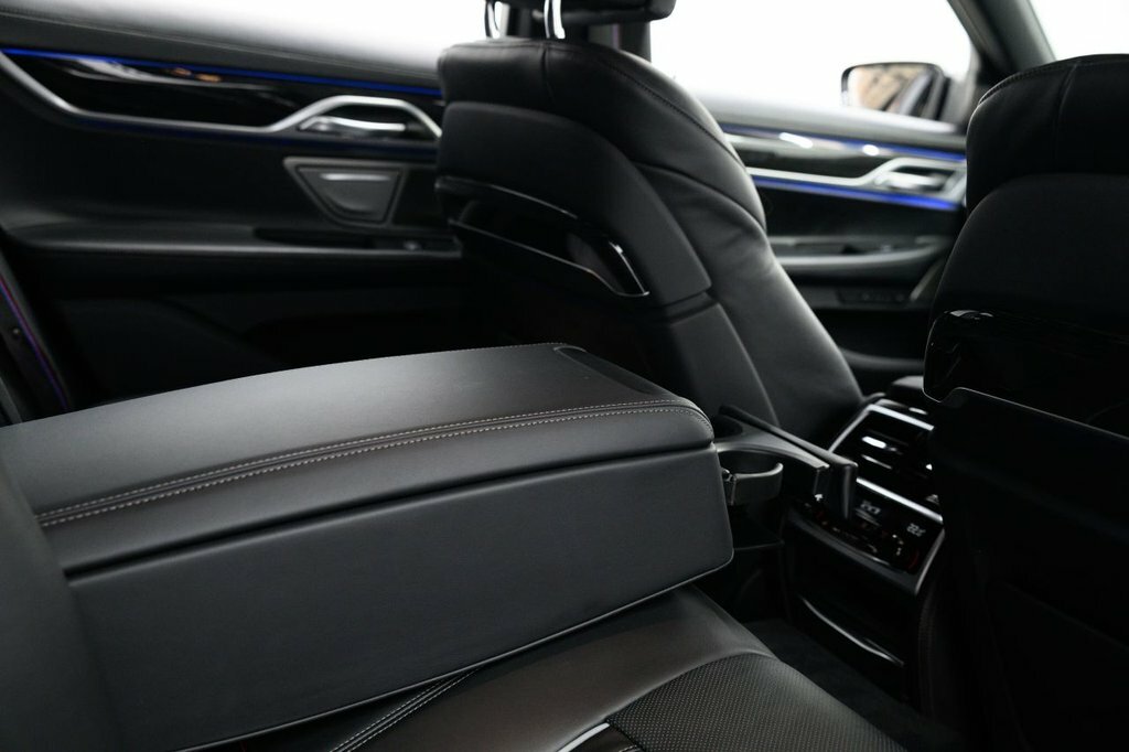 BMW 7 Series Saloon Silver #25
