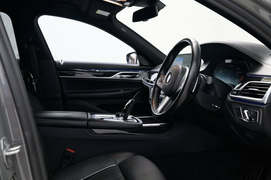 BMW 7 Series Saloon Silver #14