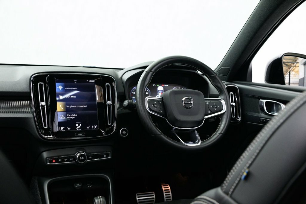 Volvo XC40 2L R-design Pro White #3