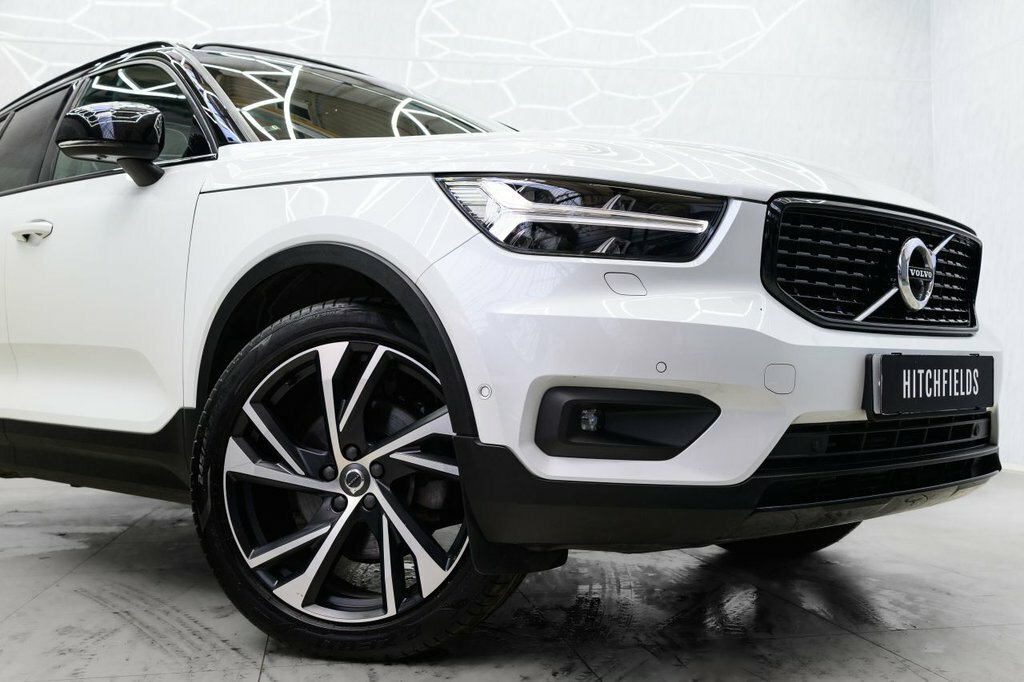 Volvo XC40 2L R-design Pro White #2