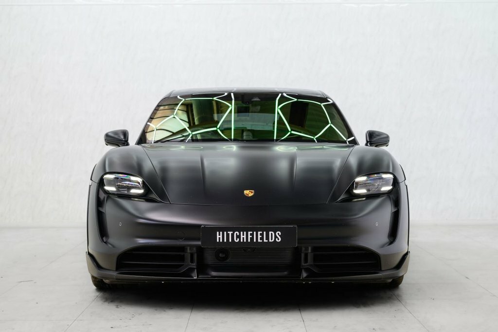 Porsche Taycan Estate Black #4