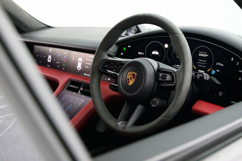 Porsche Taycan Estate Black #3