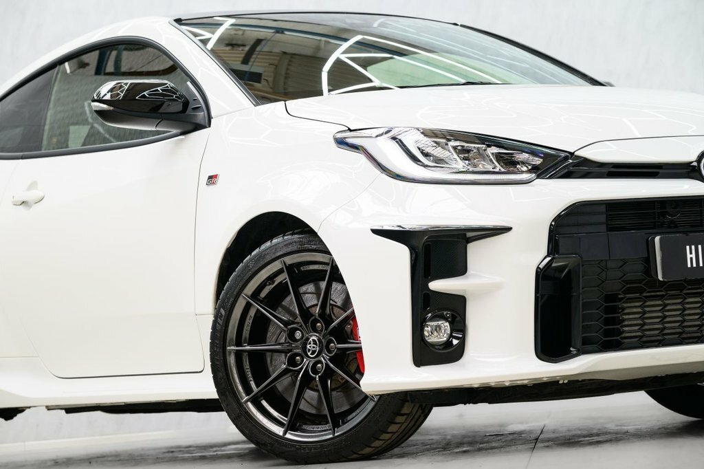 Toyota Yaris 1.6L Gr Circuit White #2