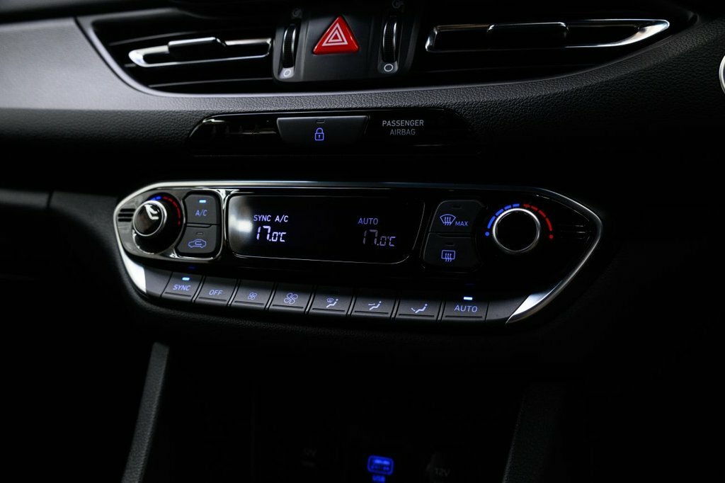 Hyundai I30 Se Connect White #40