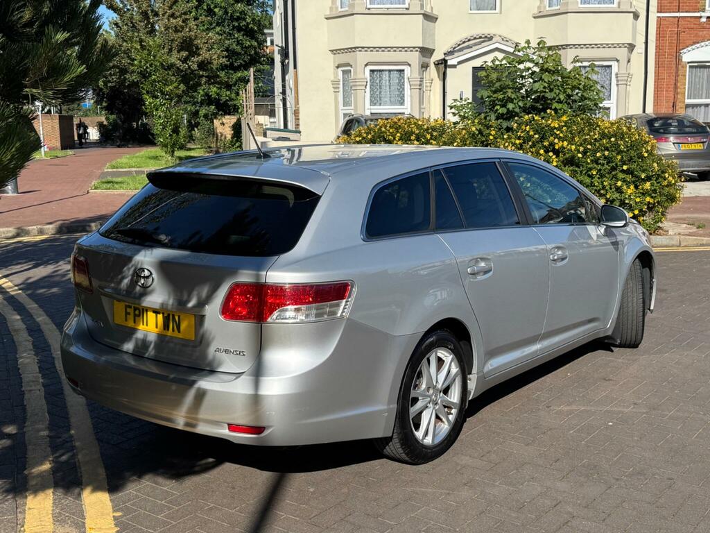 Toyota Avensis 1.8 V-matic Tr Tourer Euro 5 Silver #2