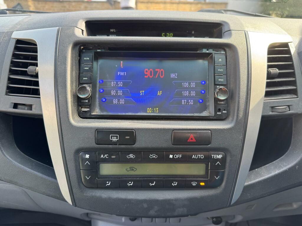 Toyota HILUX 3.0 D-4d Invincible 2009 Silver #15