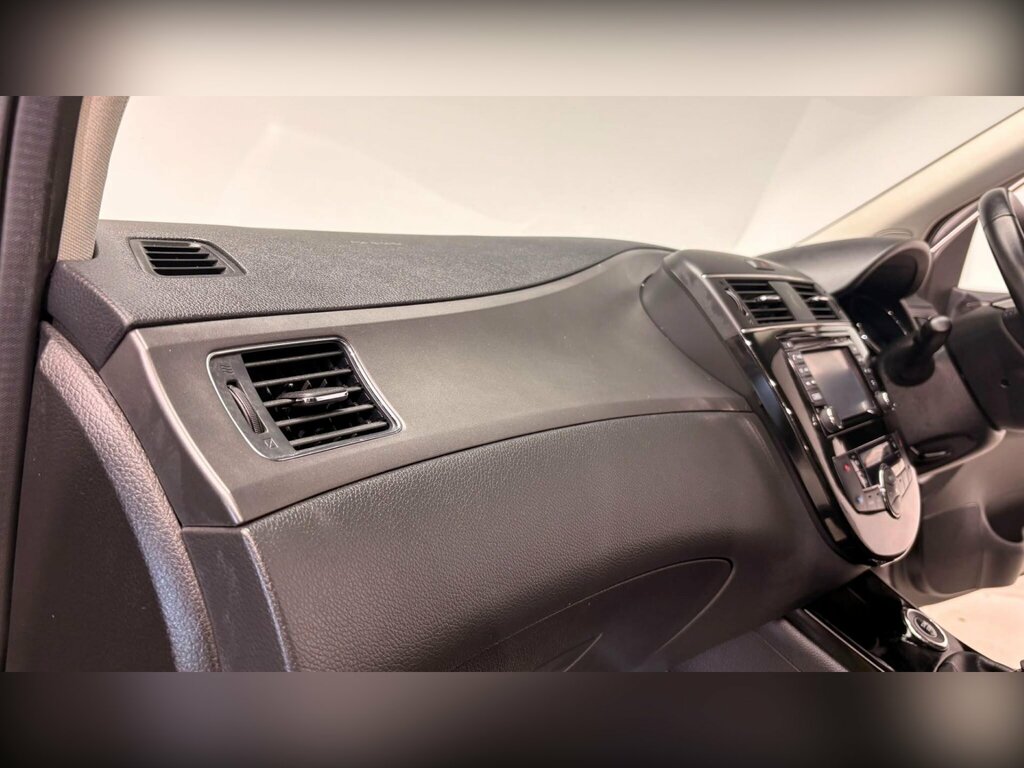 Nissan Pulsar Hatchback Grey #89