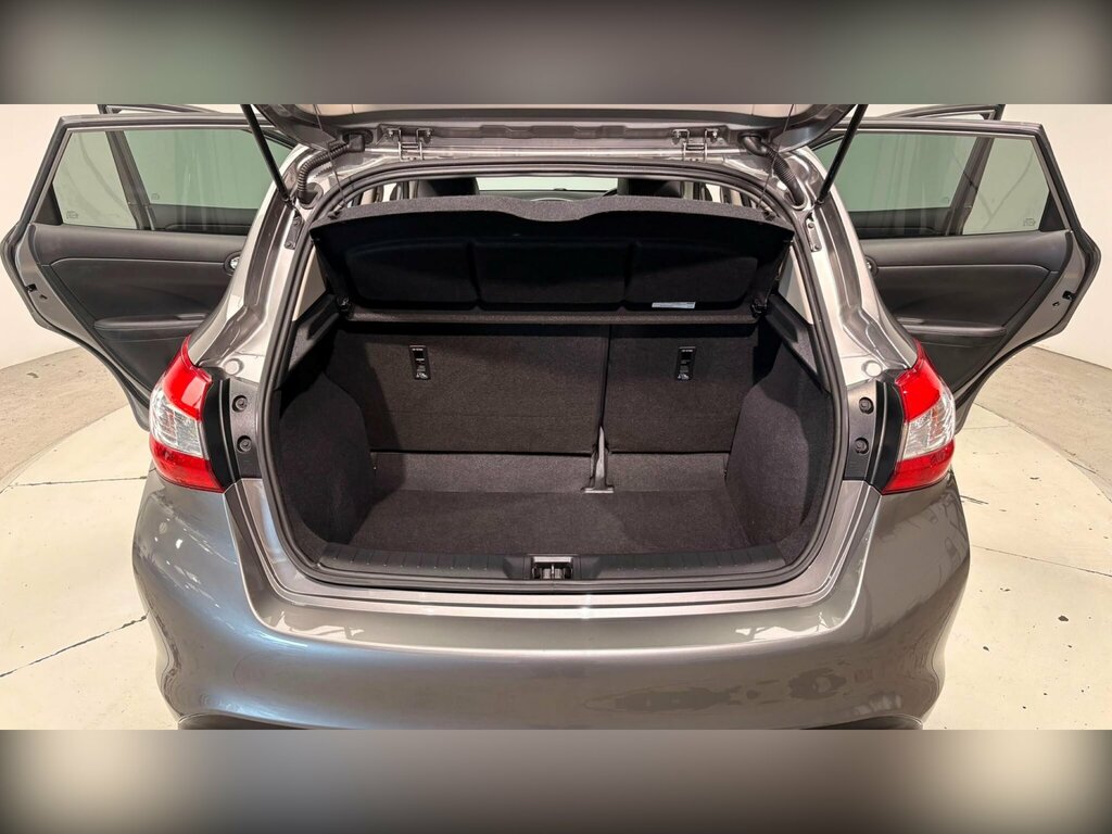 Nissan Pulsar Hatchback Grey #99