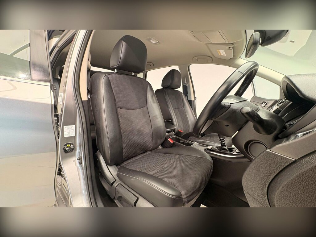 Nissan Pulsar Hatchback Grey #95