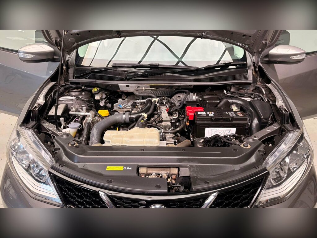 Nissan Pulsar Hatchback Grey #100