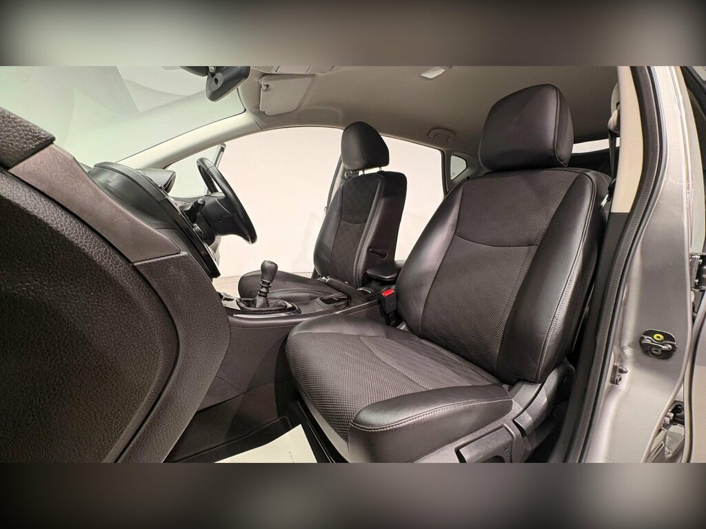 Nissan Pulsar Hatchback Grey #96