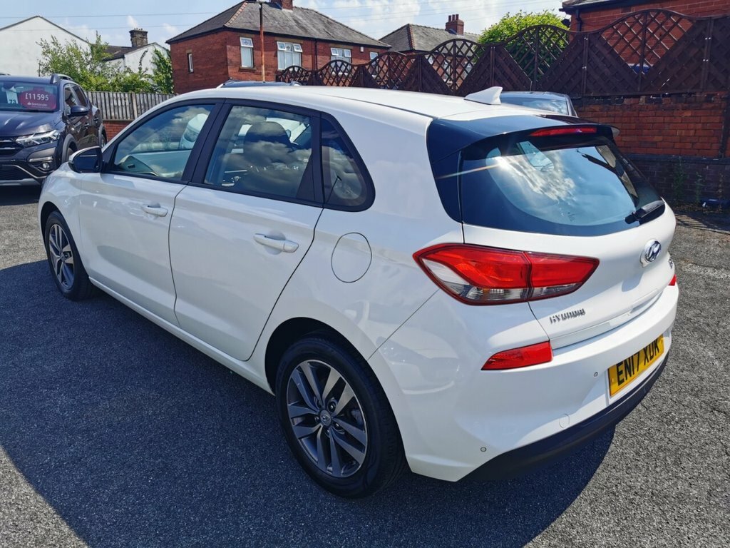 Hyundai I30 1L Se Nav White #4