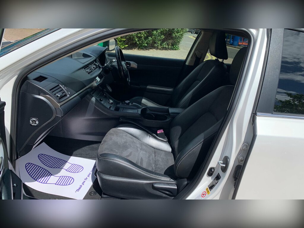 Lexus CT 1.8L Advance Silver #27