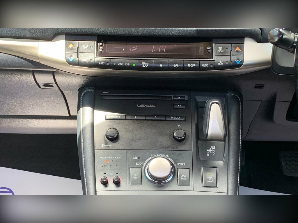 Lexus CT 1.8L Advance Silver #65