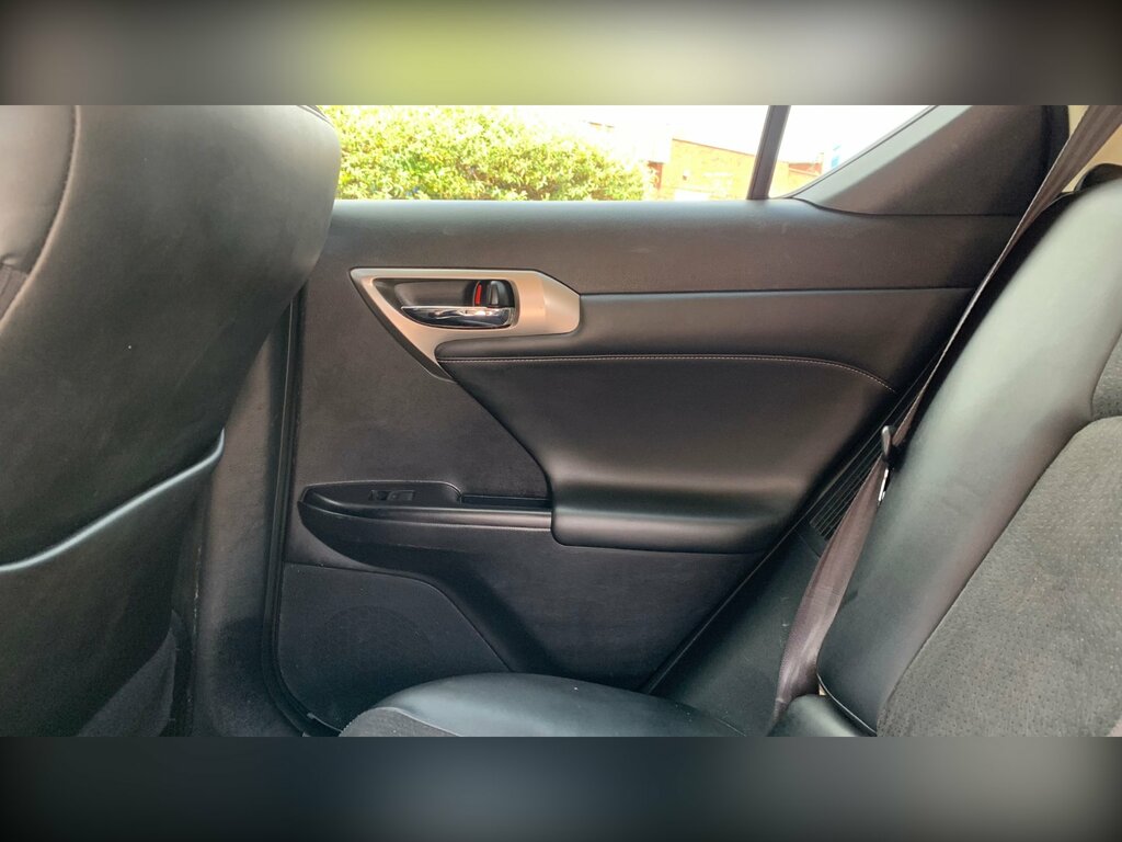 Lexus CT 1.8L Advance Silver #33