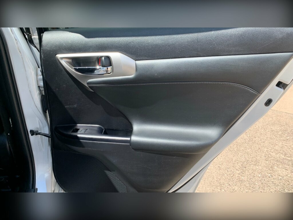Lexus CT 1.8L Advance Silver #40