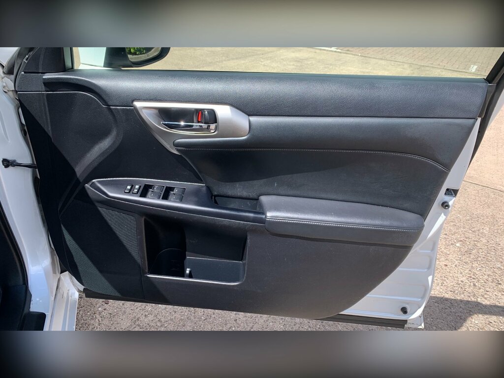 Lexus CT 1.8L Advance Silver #28