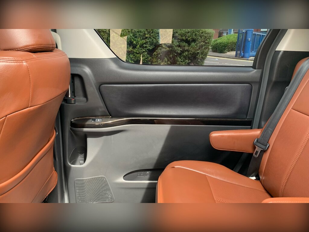 Toyota Vellfire 2.4 201414 7 Seats Mpv Ulez Black #37