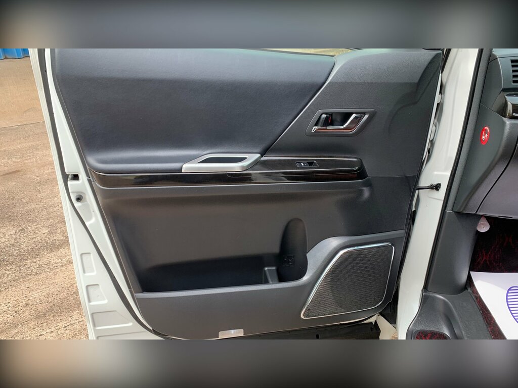 Toyota Vellfire 2.4 201414 7 Seats Mpv Ulez Black #43