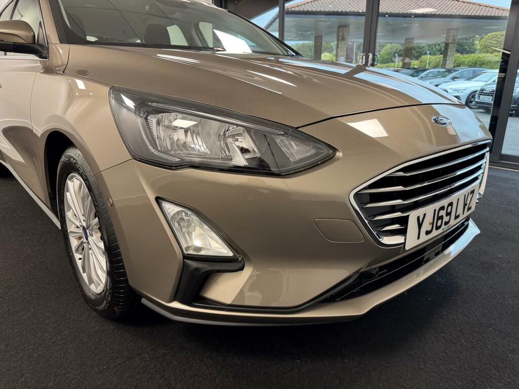 Ford Focus Estate 1.0T Ecoboost Titanium Estate YJ69LVZ Silver #4