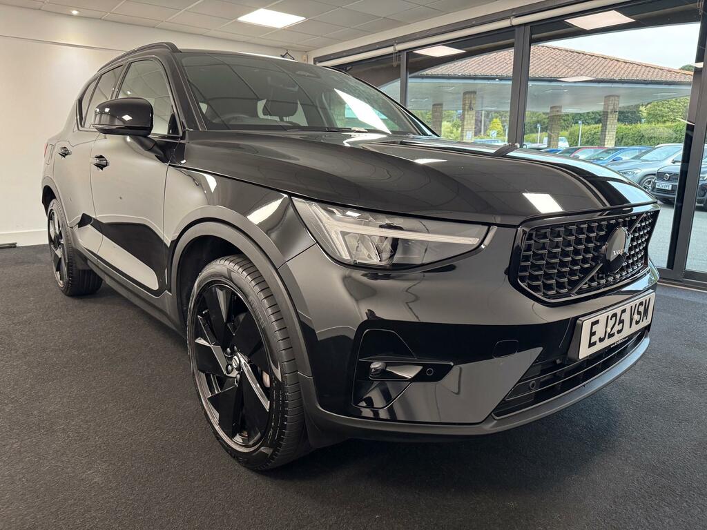 Volvo XC40 2.0 B4 Mhev Plus Black Edition Suv Hybr Black #3