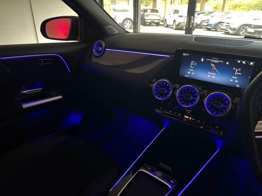 Mercedes-Benz GLA Class 1.3 Gla200h Mhev Amg Line Executive Su Black #6