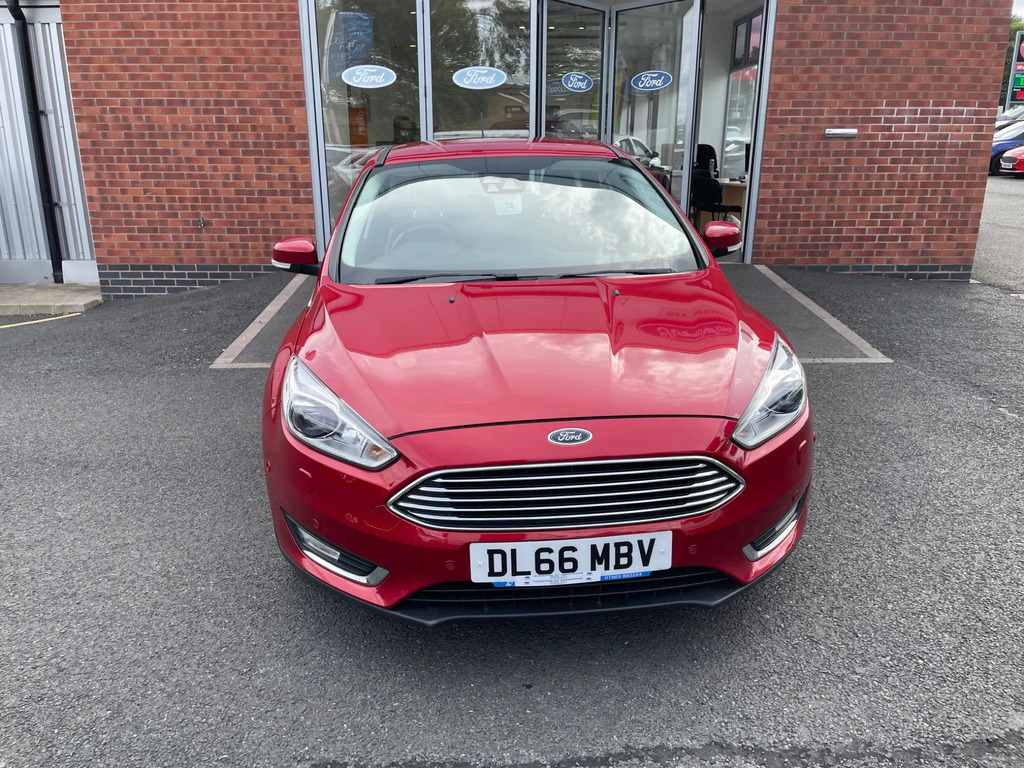Ford Focus 1.5T Ecoboost Titanium X Hatchback Red #2