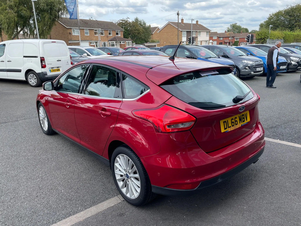 Ford Focus 1.5T Ecoboost Titanium X Hatchback Red #5