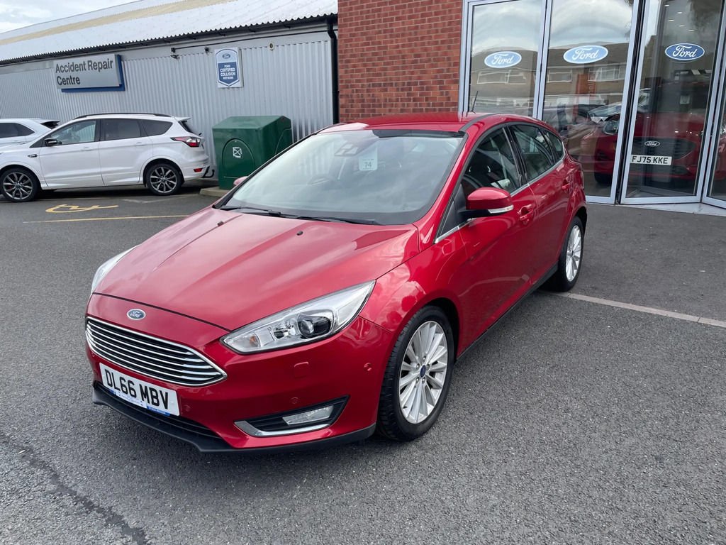 Ford Focus 1.5T Ecoboost Titanium X Hatchback Red #3