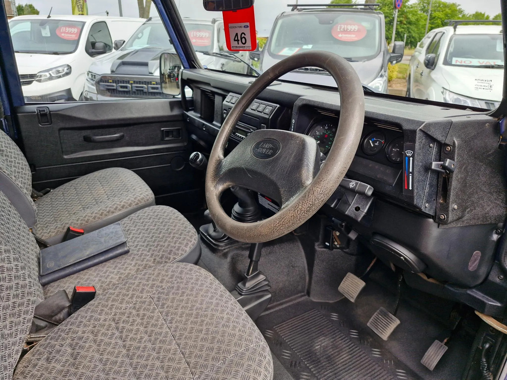 Land Rover Defender 90 County Red #8