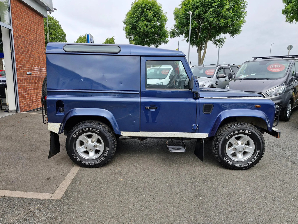 Land Rover Defender 90 County Red #7