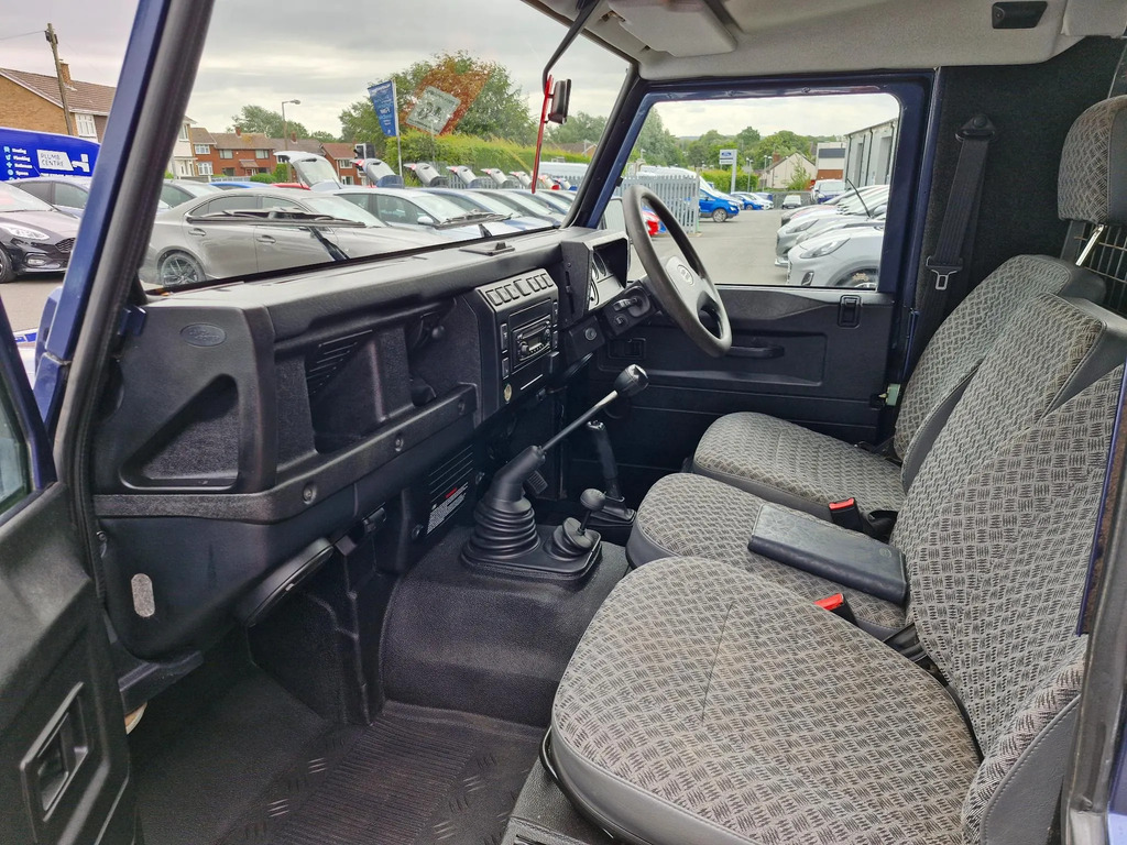 Land Rover Defender 90 Defender 90 Td5 County Silver #14