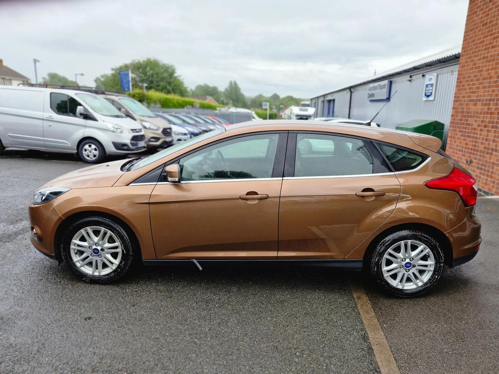 Ford Focus 1.0T Ecoboost Titanium Hatchback SB62JZG #2
