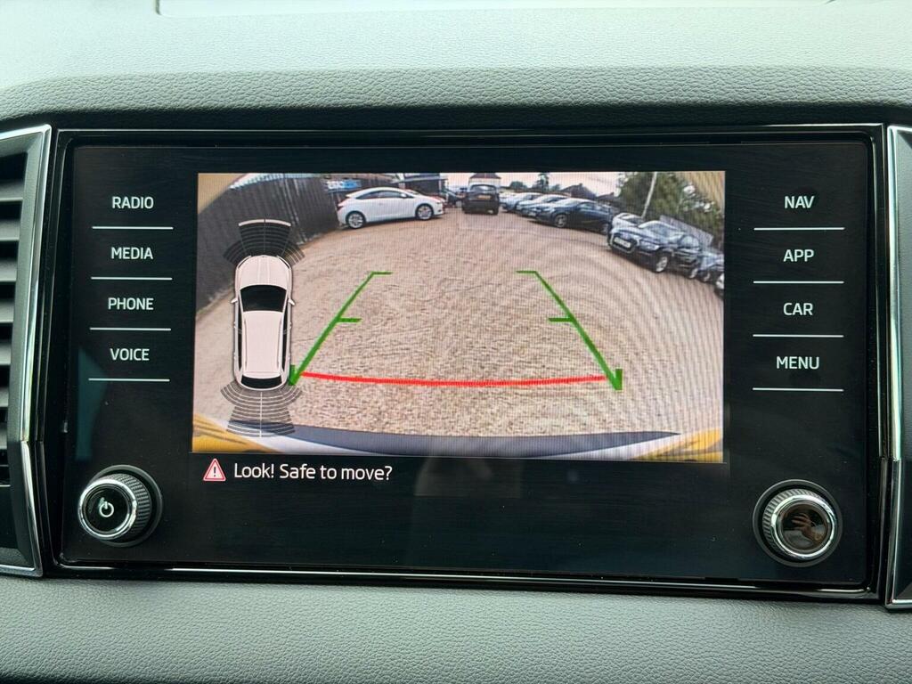 Skoda Karoq 1.5 Tsi Act Se L Euro 6 S S KR20JFE White #3