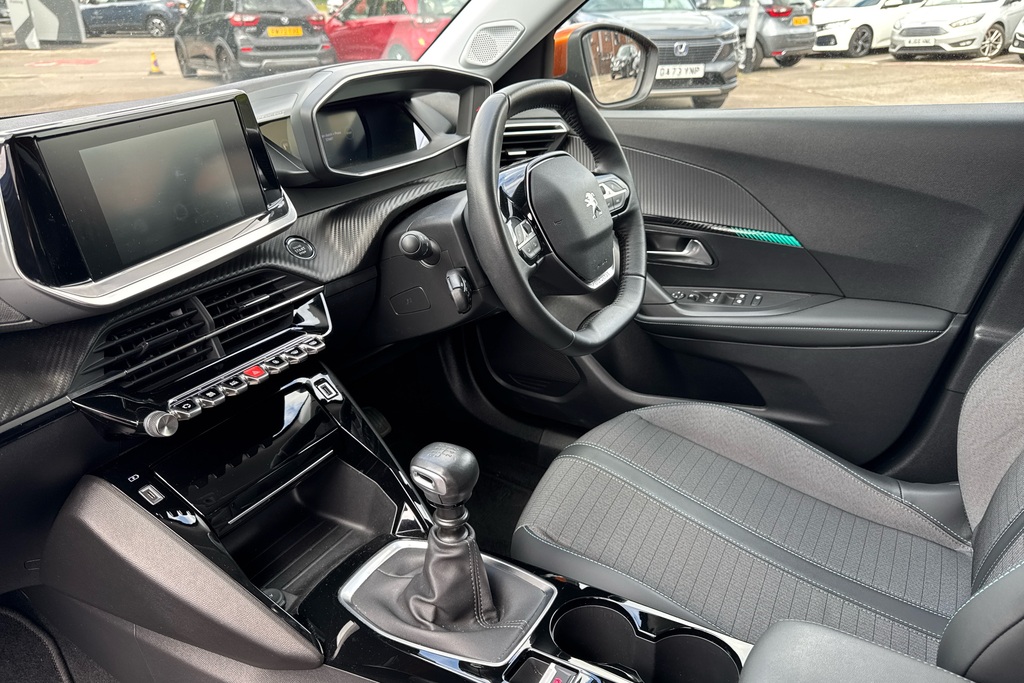 Peugeot 2008 1.2 Puretech Allure Premium Orange #2