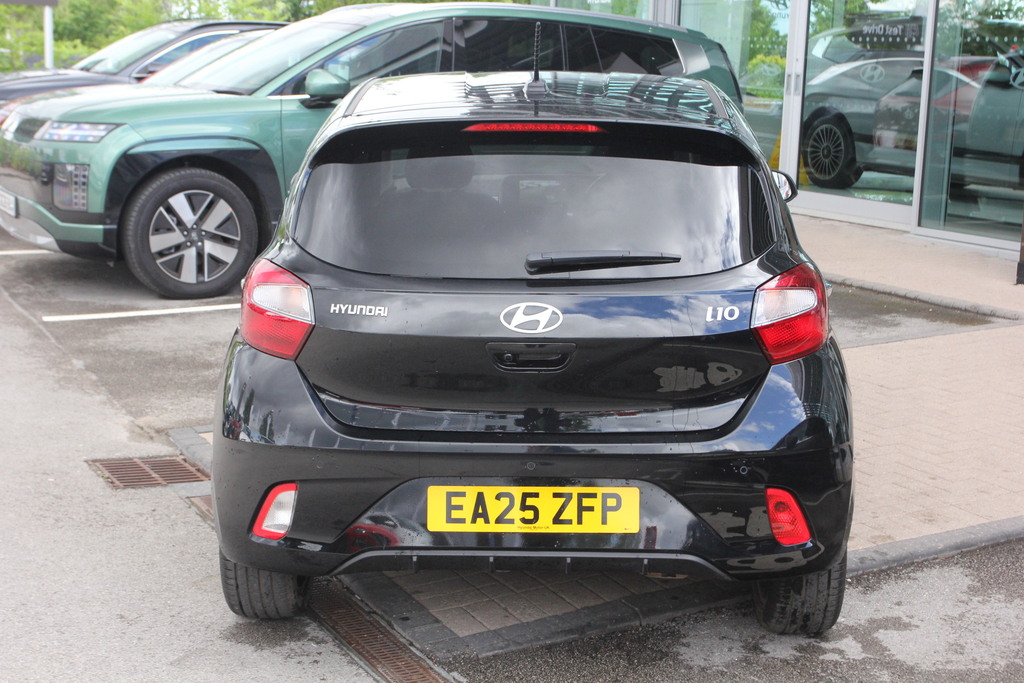 Hyundai I10 1.0 63 Premium Nav EA25ZFP Black #4
