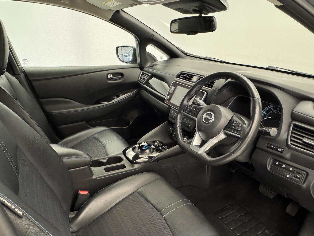 Nissan Leaf 110Kw N-connecta 39Kwh Grey #3