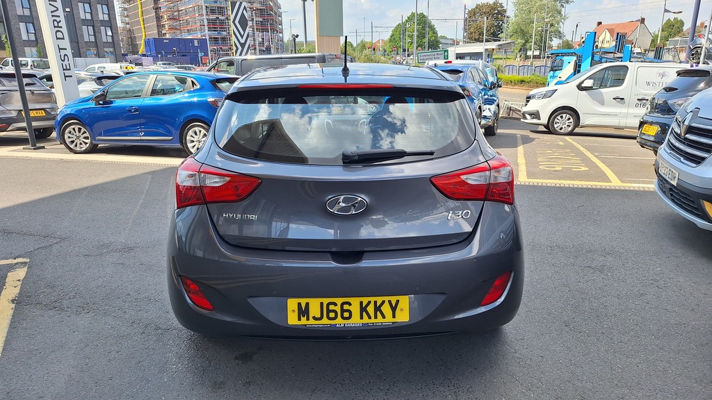 Hyundai I30 1.6 Se Grey #2