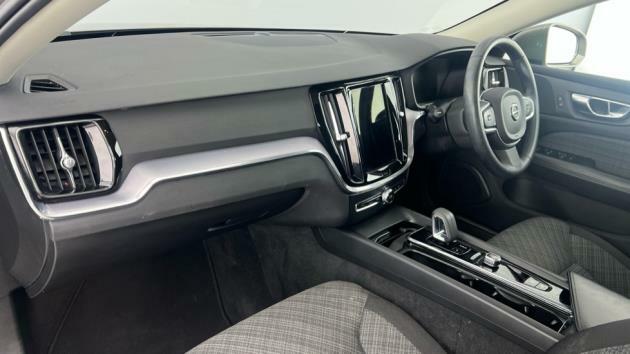 Volvo V60 2.0 B3p Momentum 7 Speed Grey #4