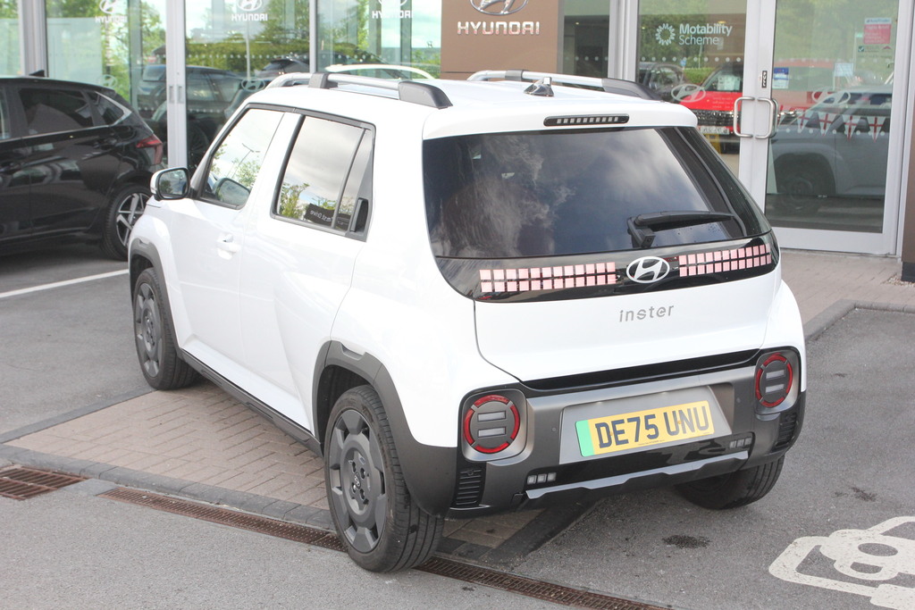 Hyundai Inster 85Kw Cross 49Kwh White #3