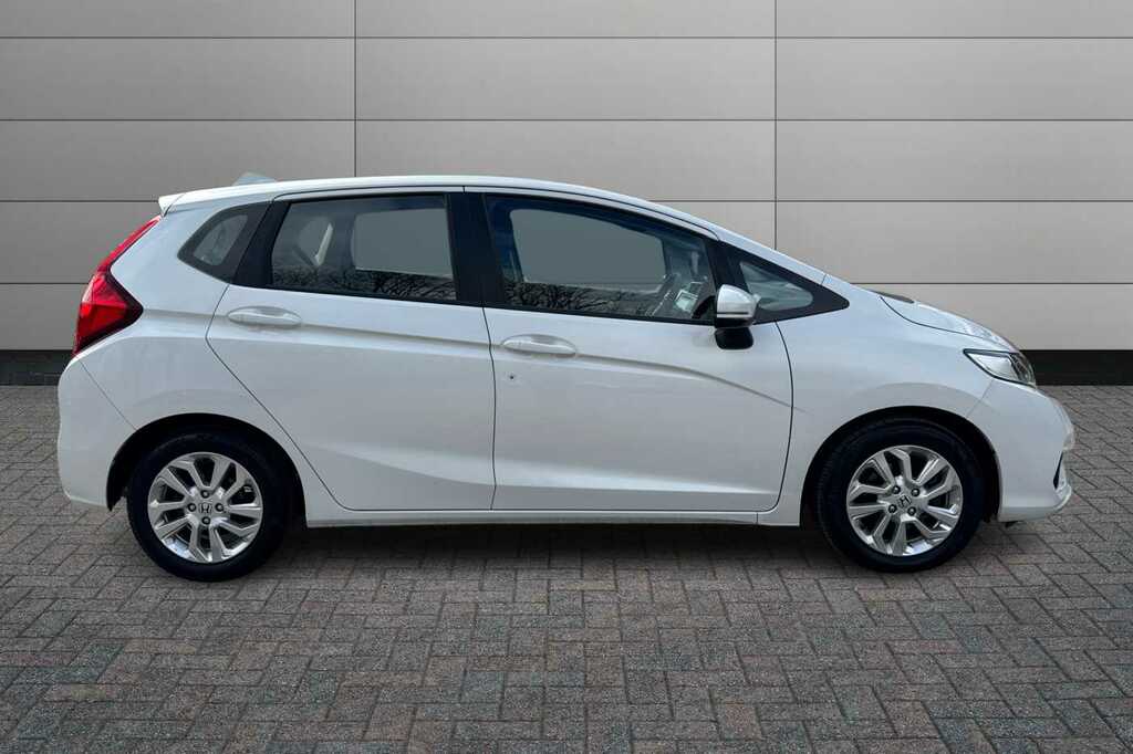 Honda Jazz 1.3 I-vtec Se Navi Cvt White #4